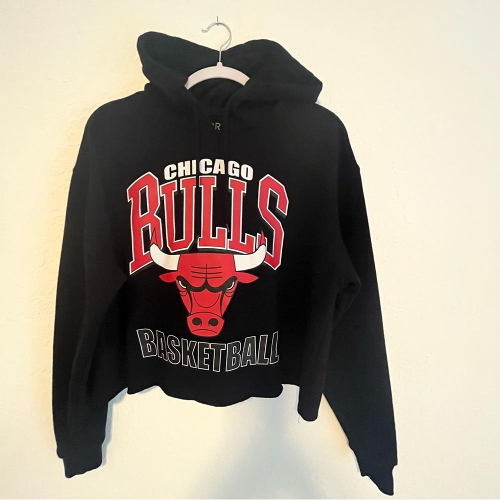 Hybrid Apparel Chicago Bulls Basketball Women’s Long Sleeve Cropped Hoodie M
